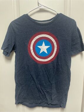 Lot of 8 boys tshirts